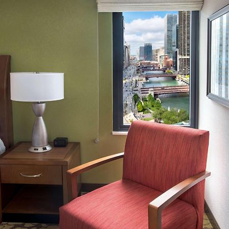 Hilton Garden Inn Chicago Downtown Riverwalk Exterior photo