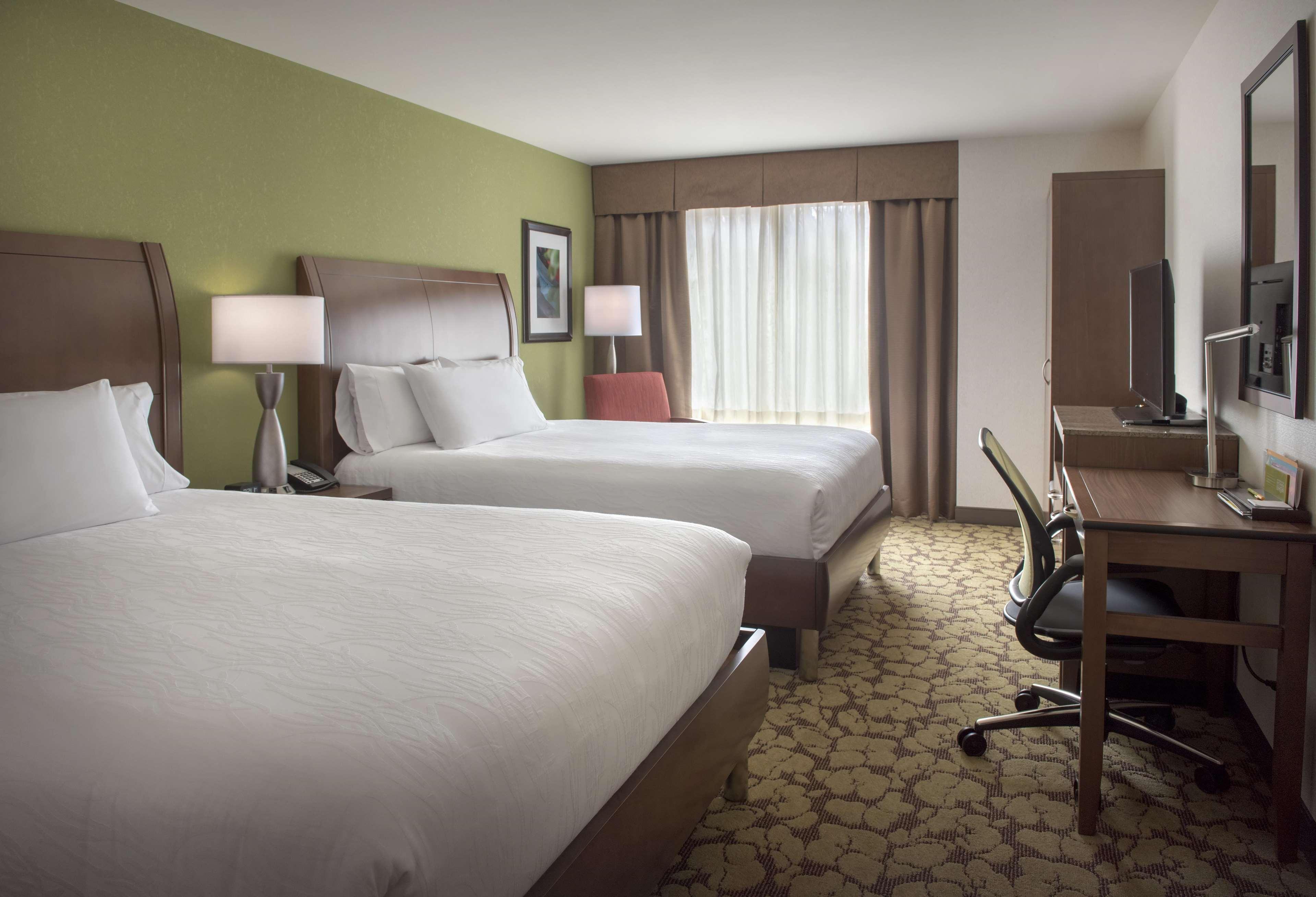 Hilton Garden Inn Chicago Downtown Riverwalk Exterior photo