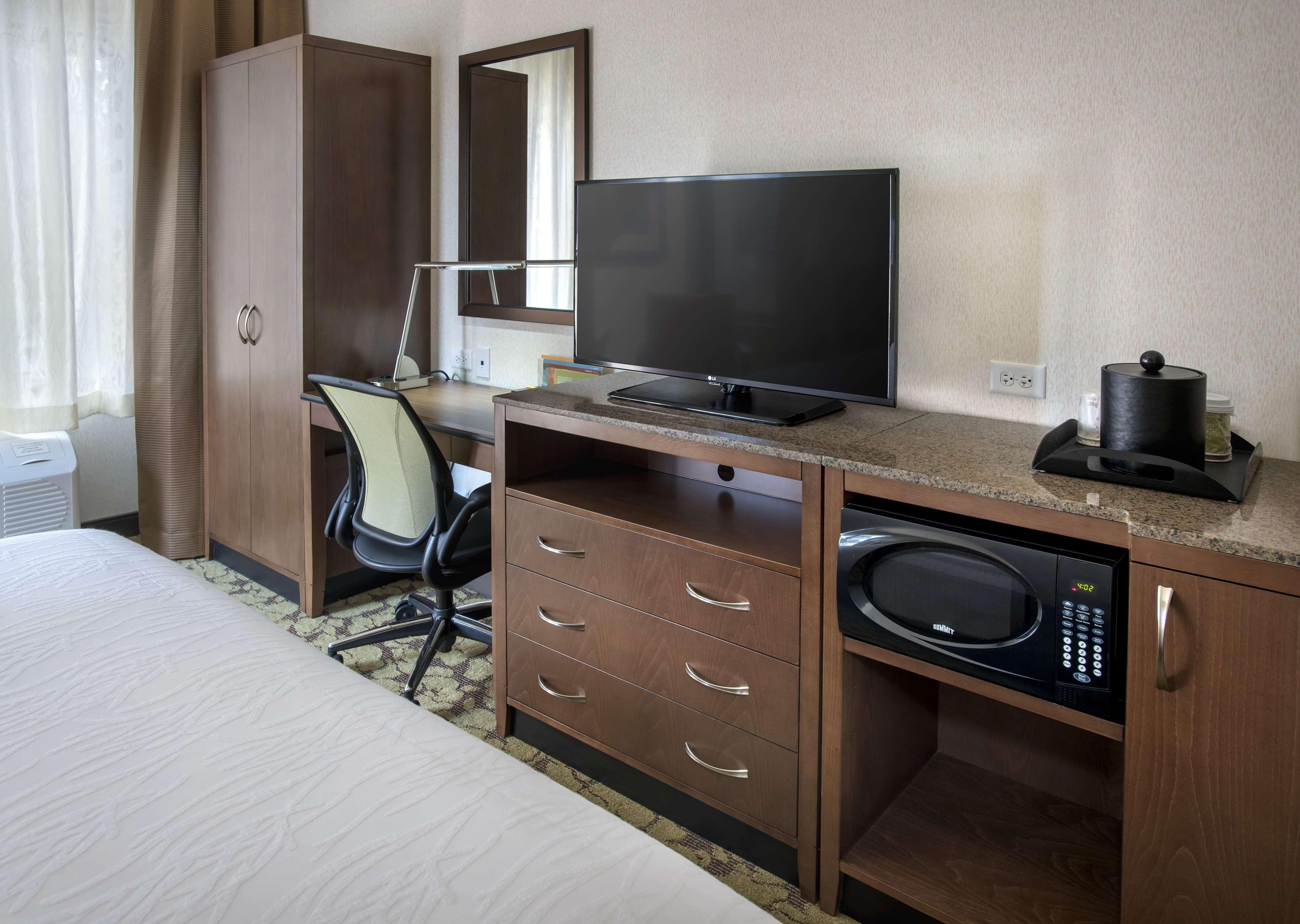 Hilton Garden Inn Chicago Downtown Riverwalk Exterior photo