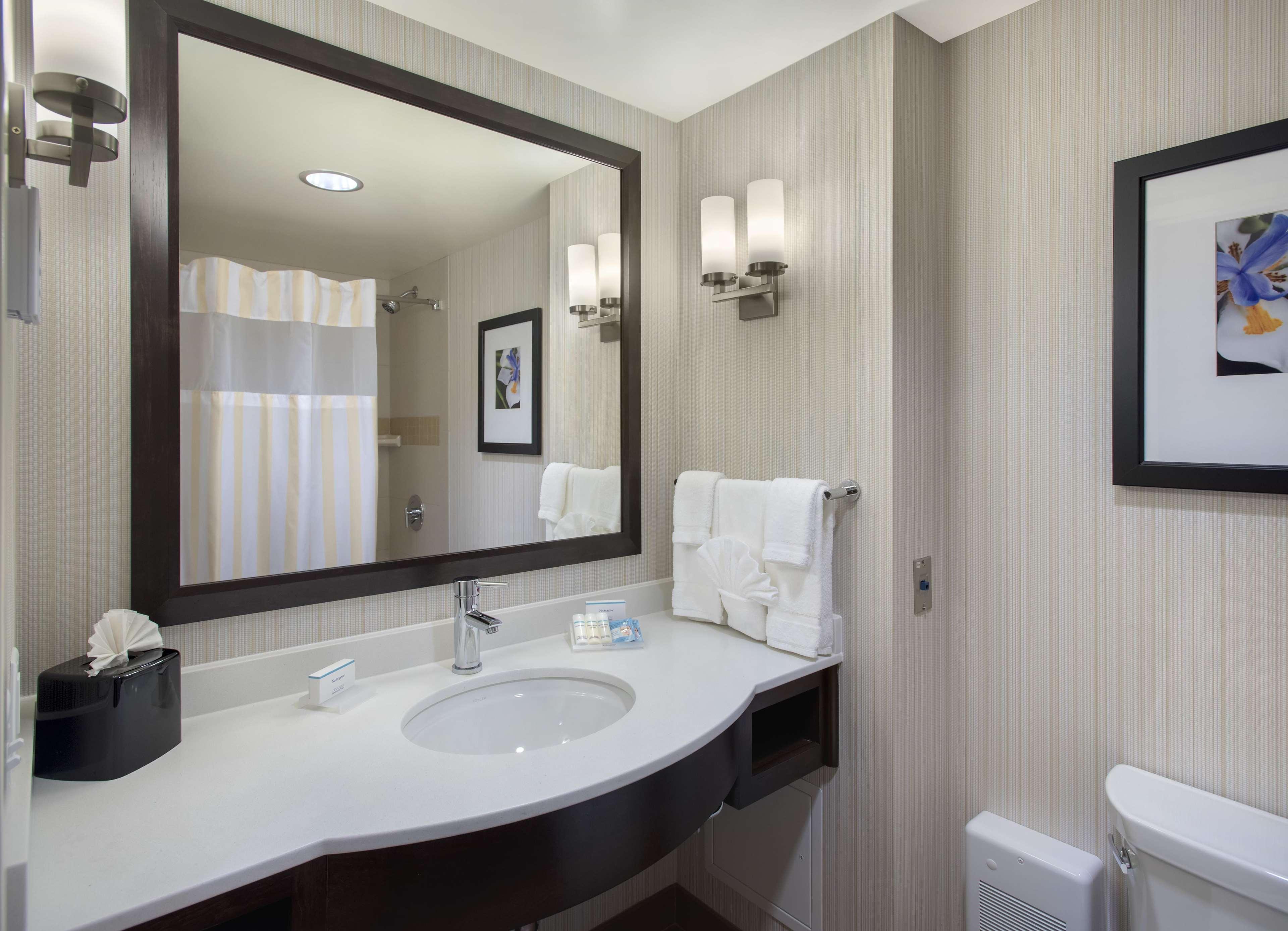 Hilton Garden Inn Chicago Downtown Riverwalk Exterior photo