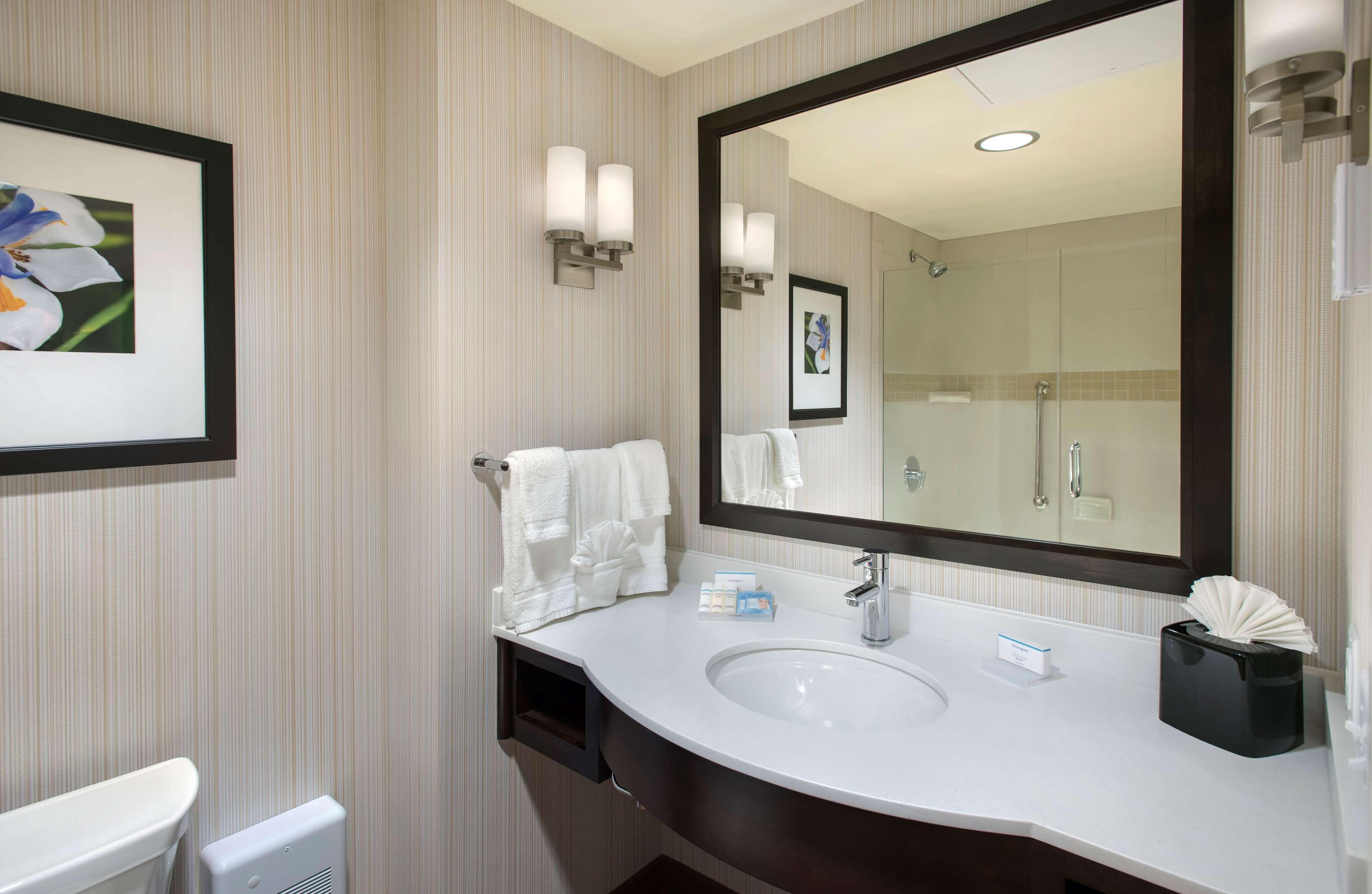Hilton Garden Inn Chicago Downtown Riverwalk Exterior photo