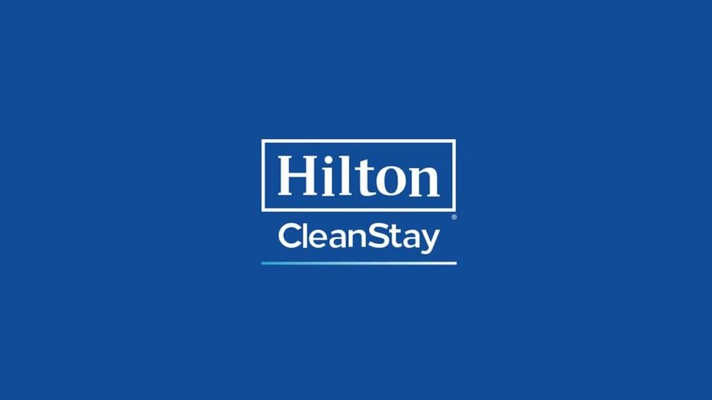 Hilton Garden Inn Chicago Downtown Riverwalk Exterior photo