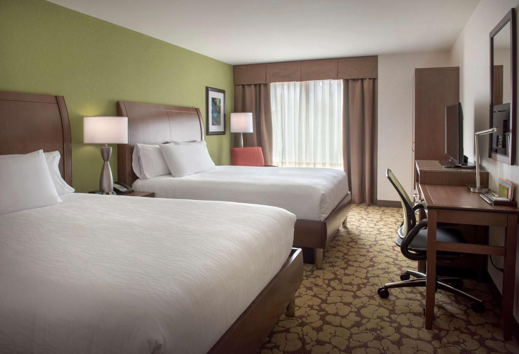 Hilton Garden Inn Chicago Downtown Riverwalk Exterior photo