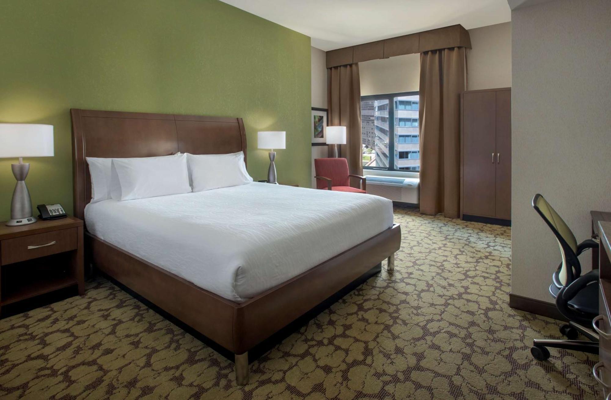 Hilton Garden Inn Chicago Downtown Riverwalk Exterior photo