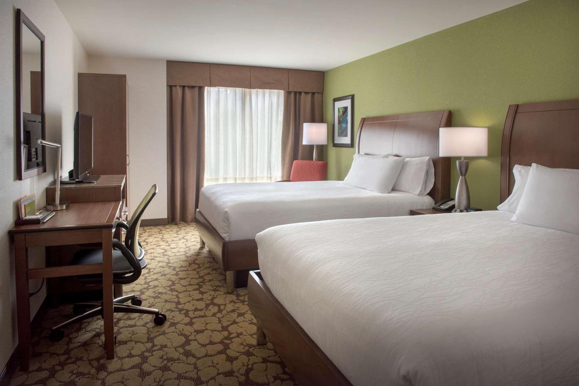 Hilton Garden Inn Chicago Downtown Riverwalk Exterior photo