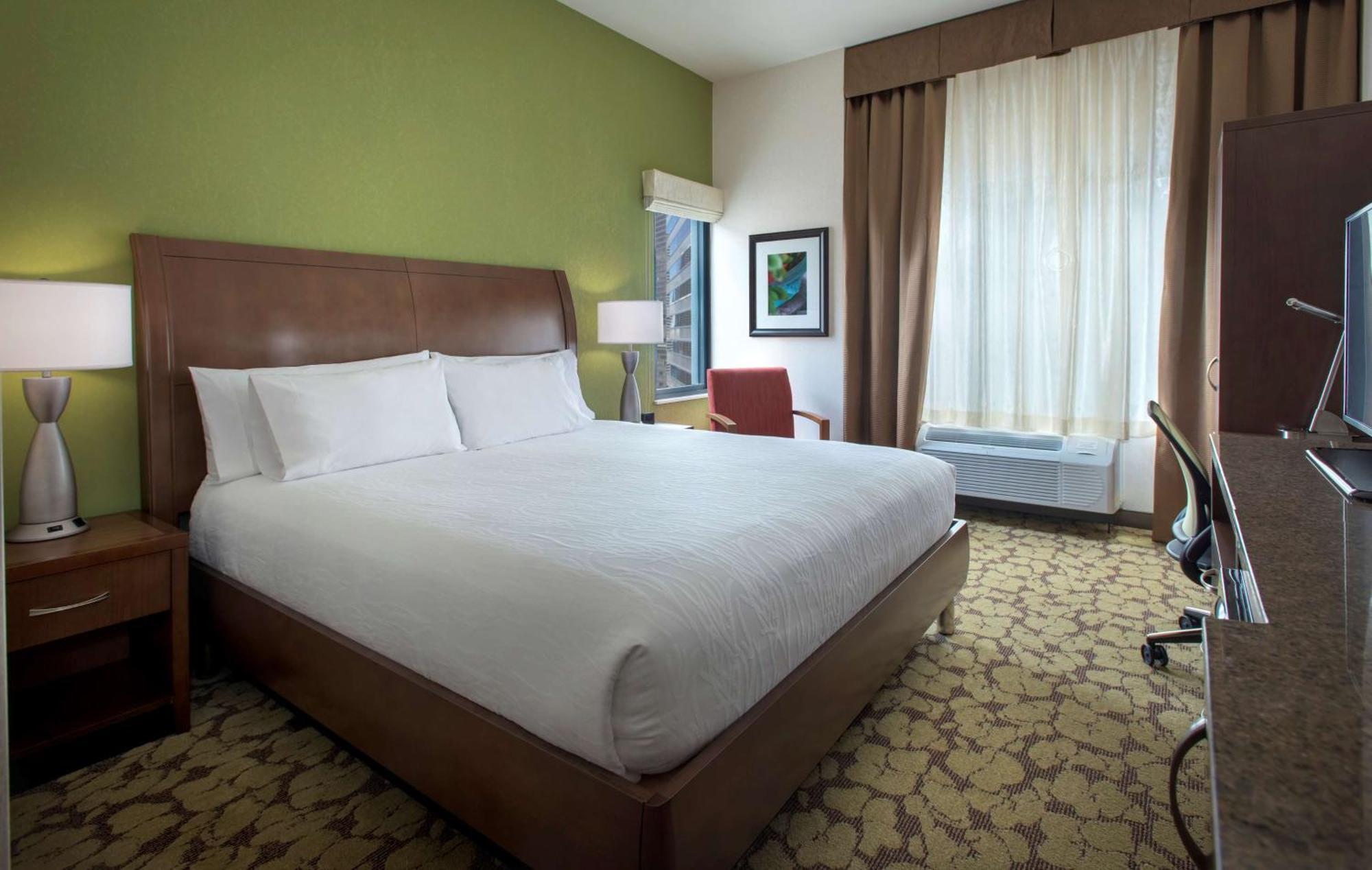 Hilton Garden Inn Chicago Downtown Riverwalk Exterior photo