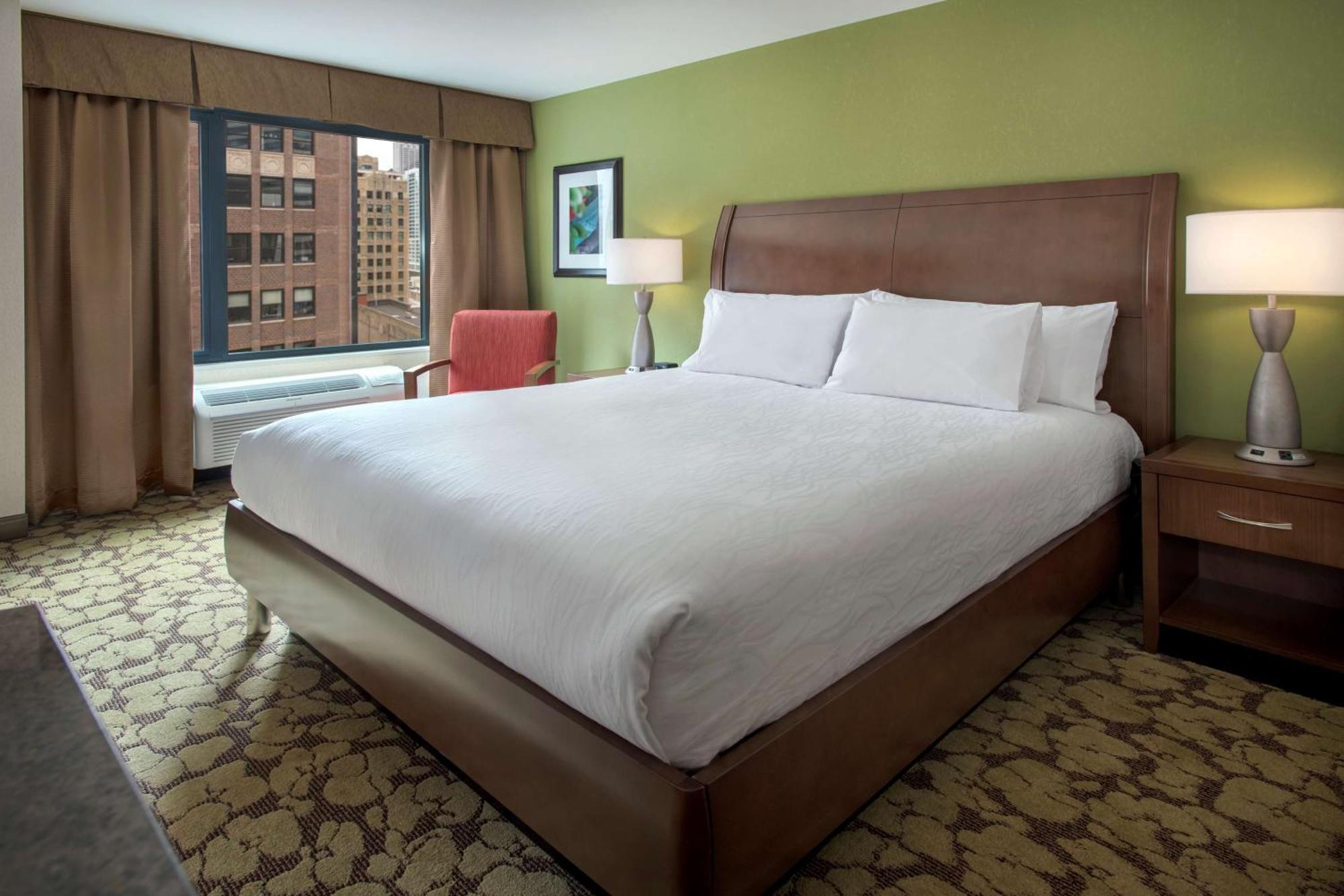 Hilton Garden Inn Chicago Downtown Riverwalk Exterior photo