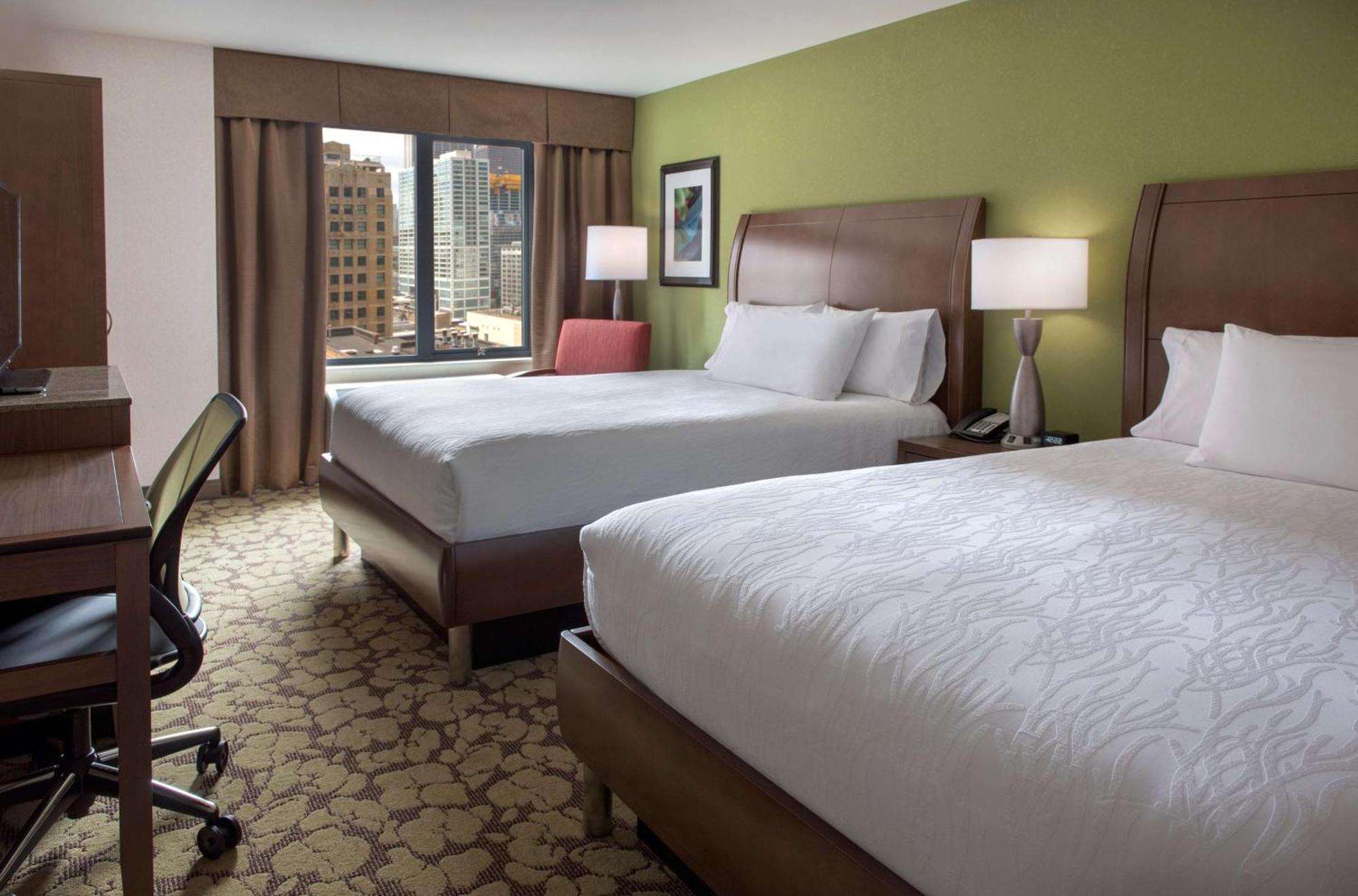 Hilton Garden Inn Chicago Downtown Riverwalk Exterior photo