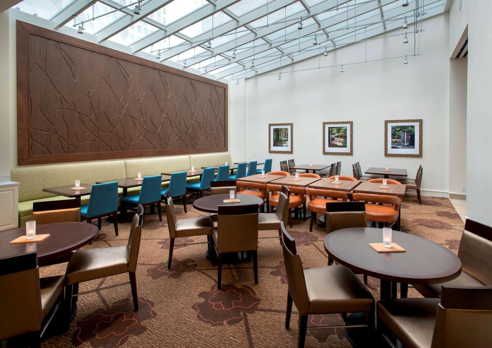 Hilton Garden Inn Chicago Downtown Riverwalk Exterior photo