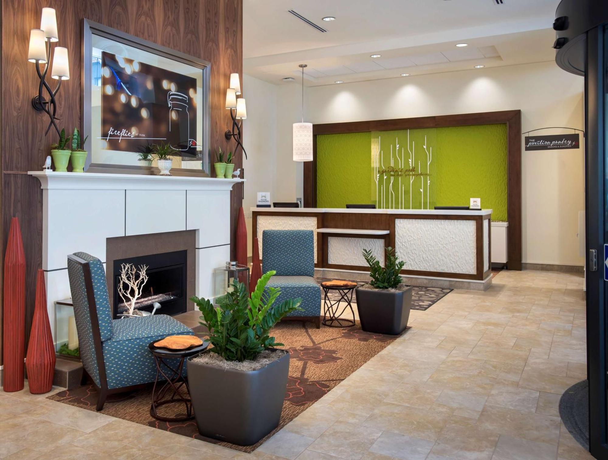 Hilton Garden Inn Chicago Downtown Riverwalk Exterior photo