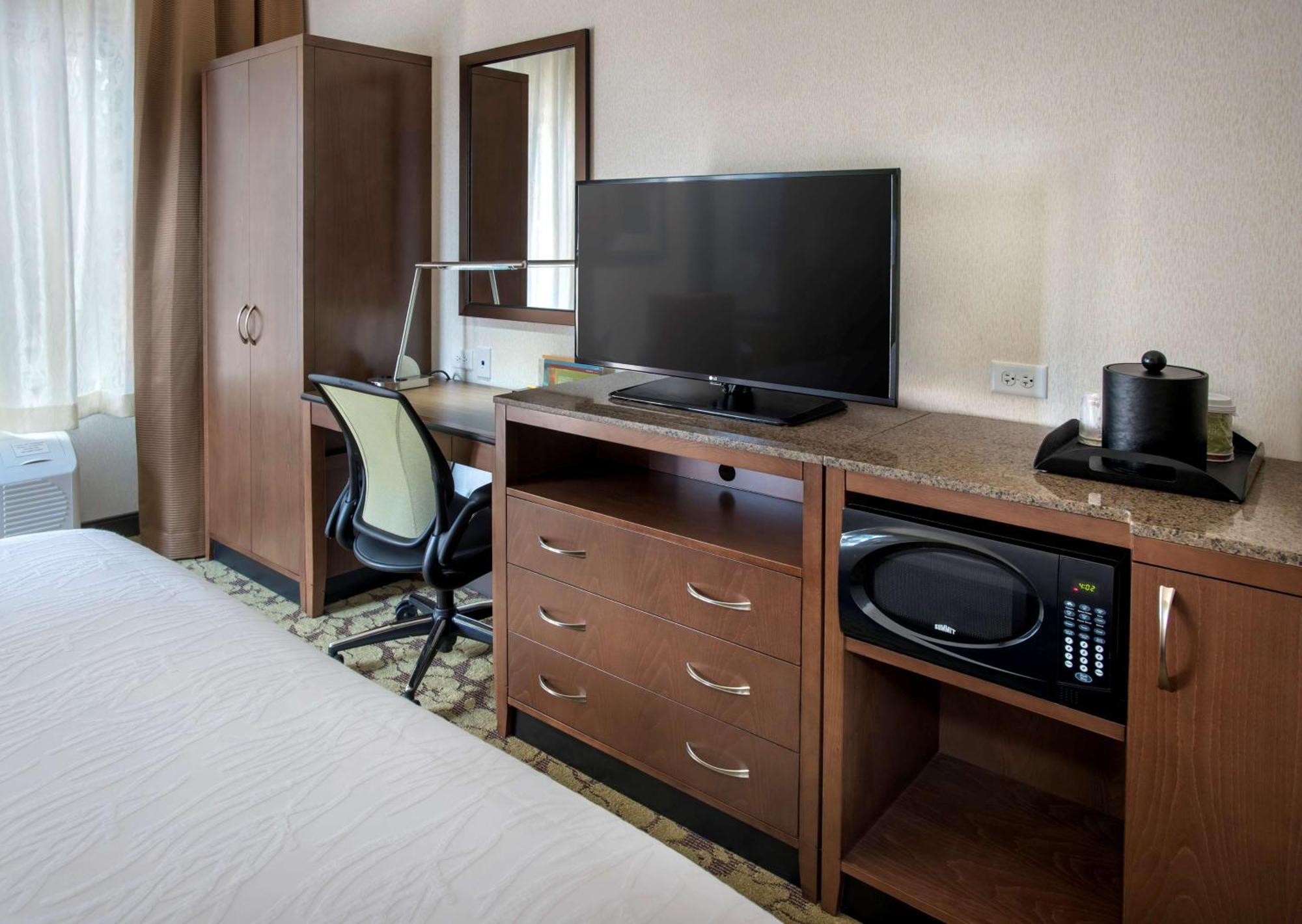 Hilton Garden Inn Chicago Downtown Riverwalk Exterior photo
