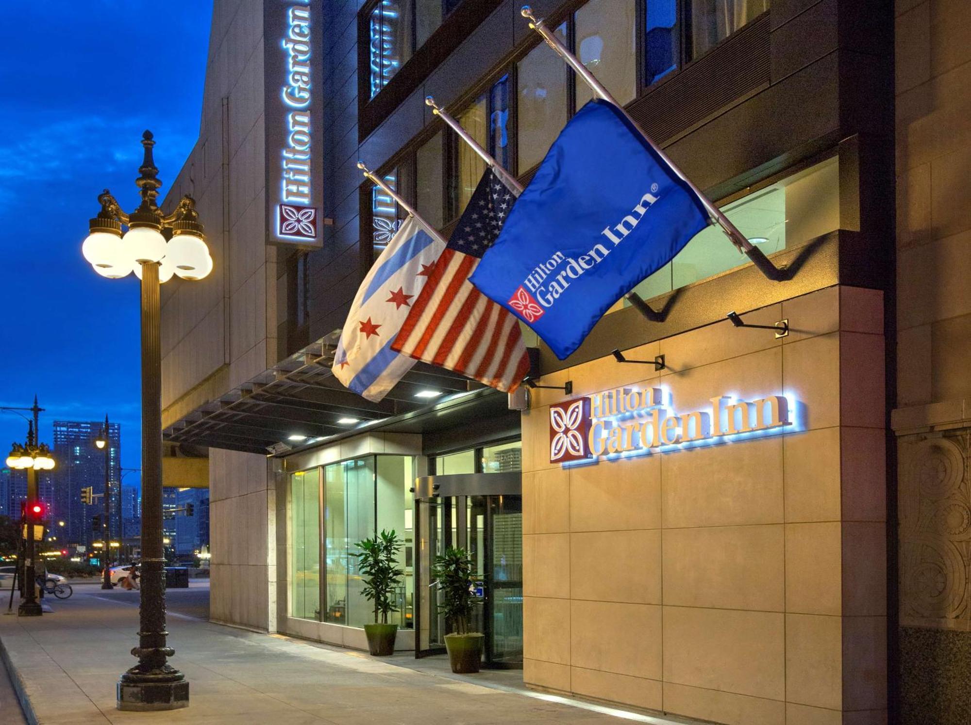 Hilton Garden Inn Chicago Downtown Riverwalk Exterior photo