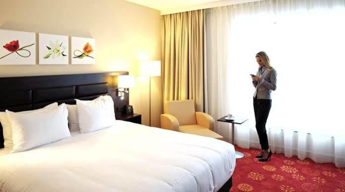 Hilton Garden Inn Chicago Downtown Riverwalk Exterior photo