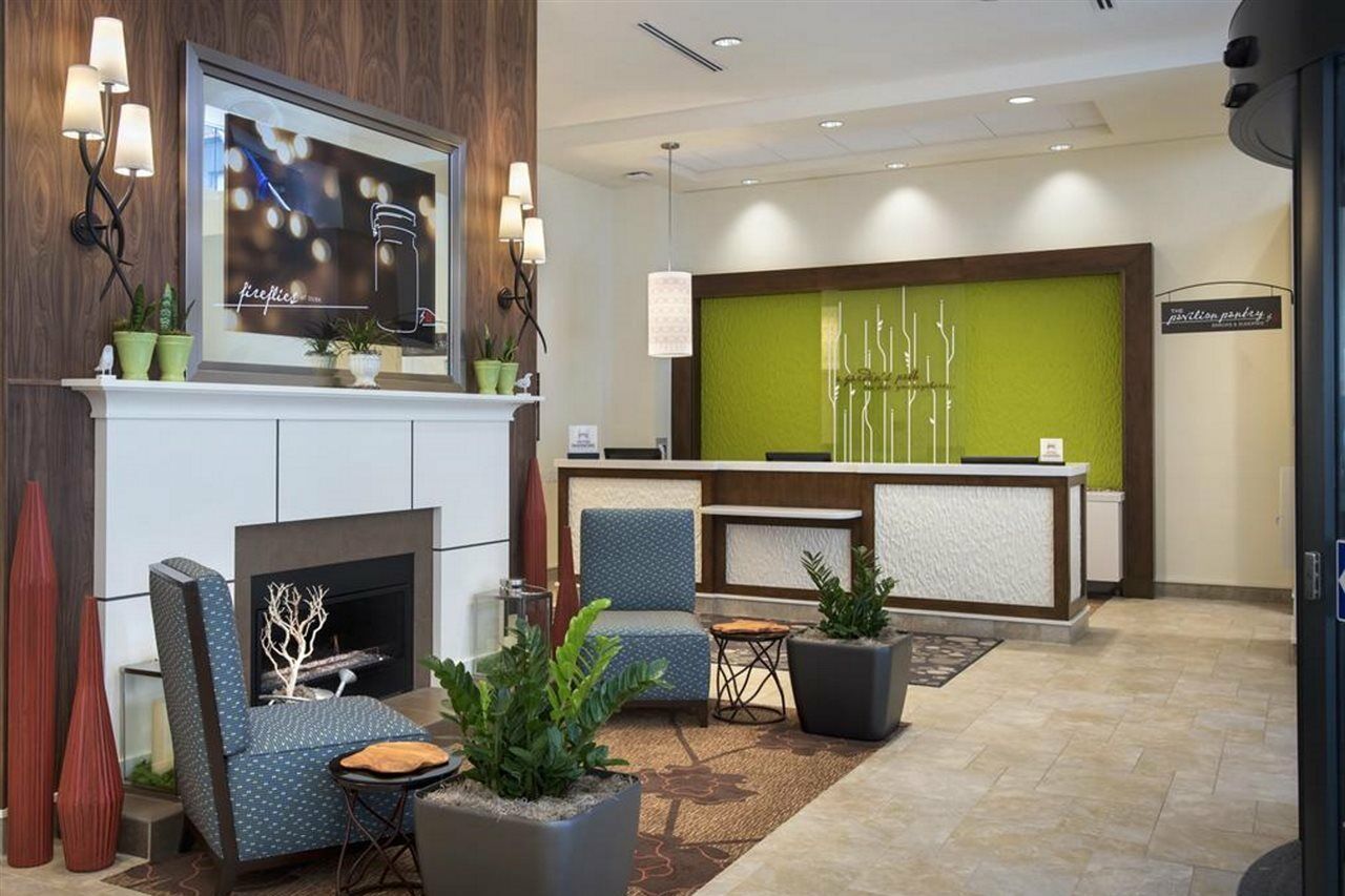 Hilton Garden Inn Chicago Downtown Riverwalk Exterior photo